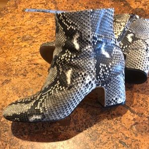 Essex Lane snake 🐍 print boot size 9